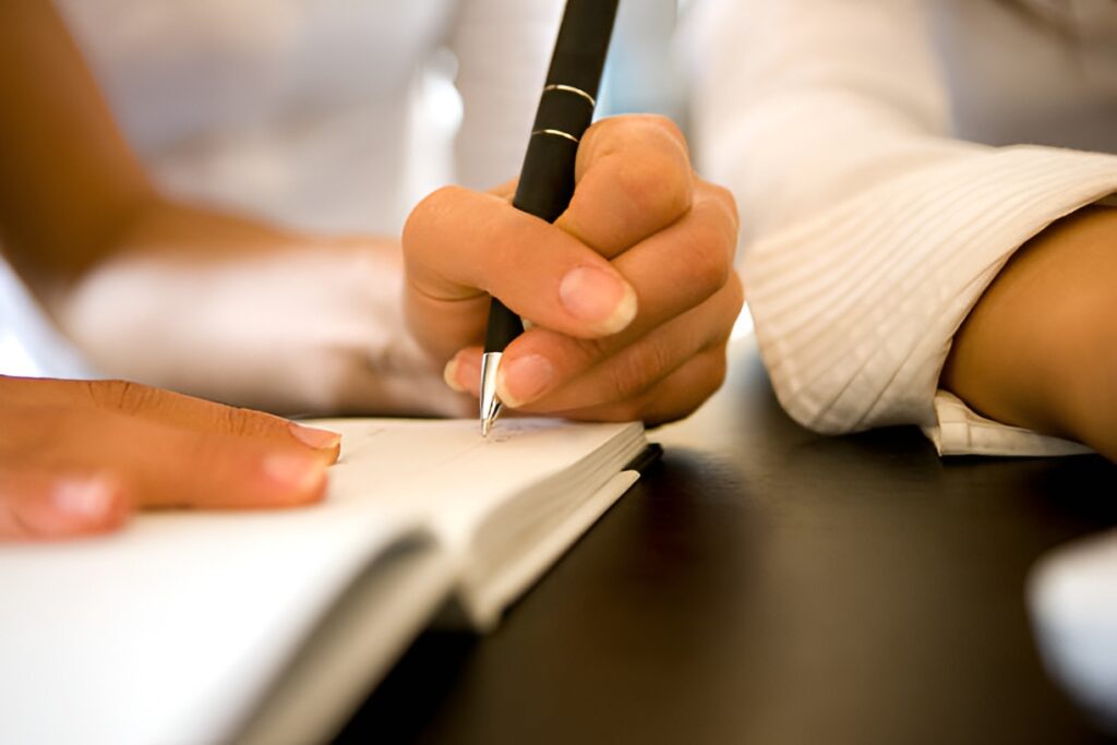 Local Etiquette Fails: The Left-Handed Offense